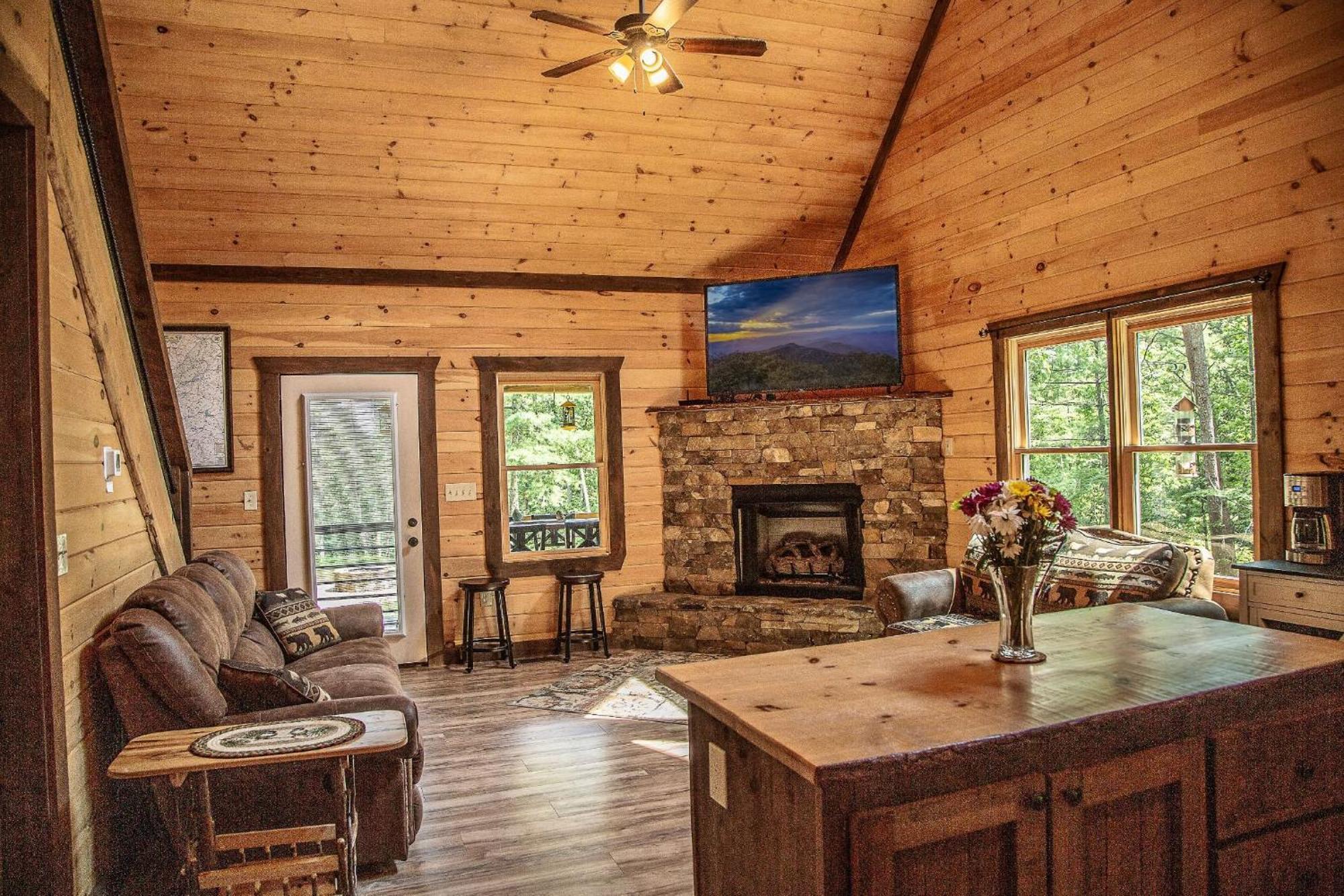 Adore The Smores Rustic Mountain Charm Outdoor Spaces And A Cozy Hot Tub Blue Ridge Esterno foto