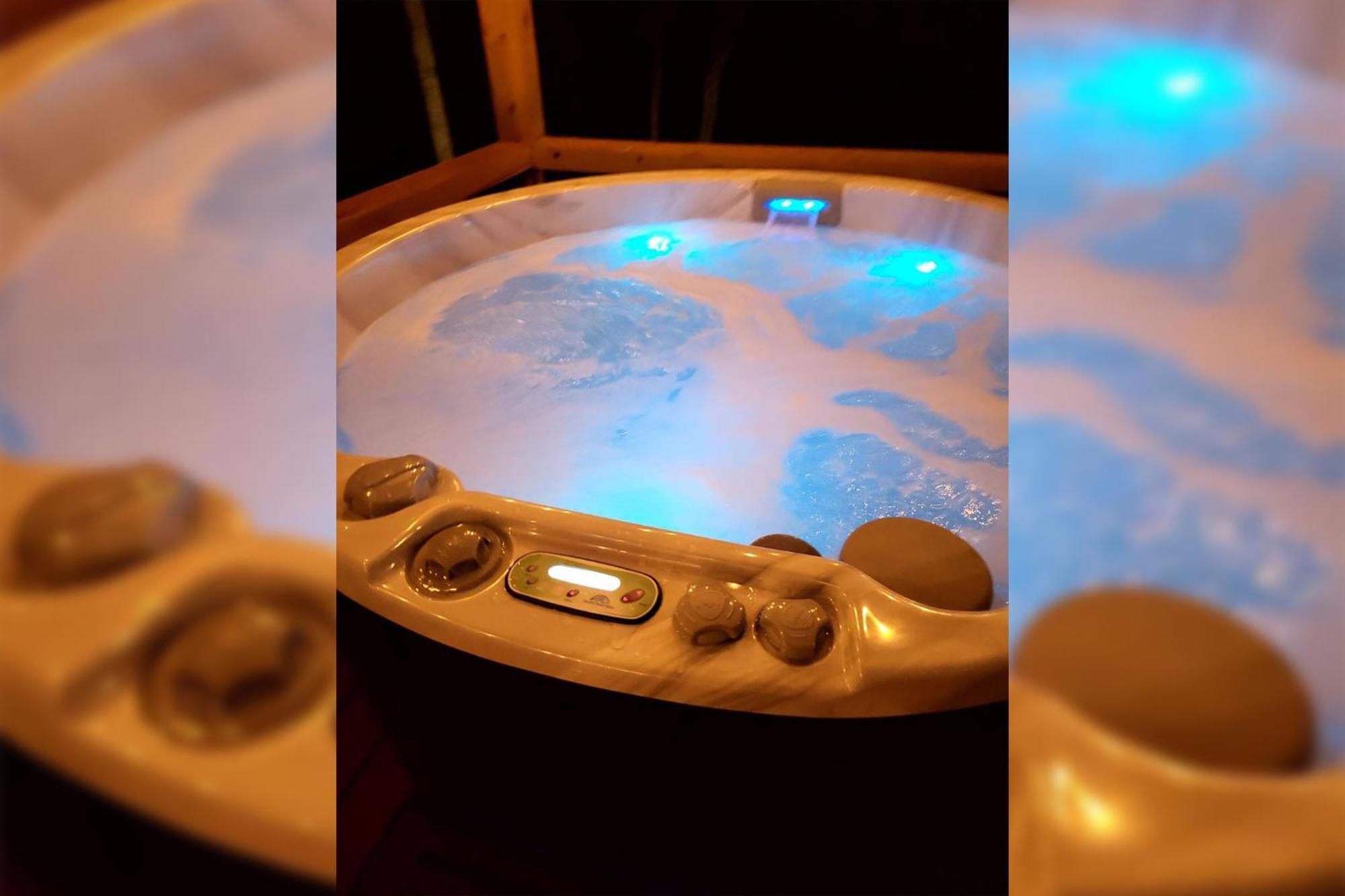Adore The Smores Rustic Mountain Charm Outdoor Spaces And A Cozy Hot Tub Blue Ridge Esterno foto